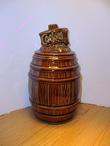 McCoy - Brown Cookie Barrel Cookie Jar