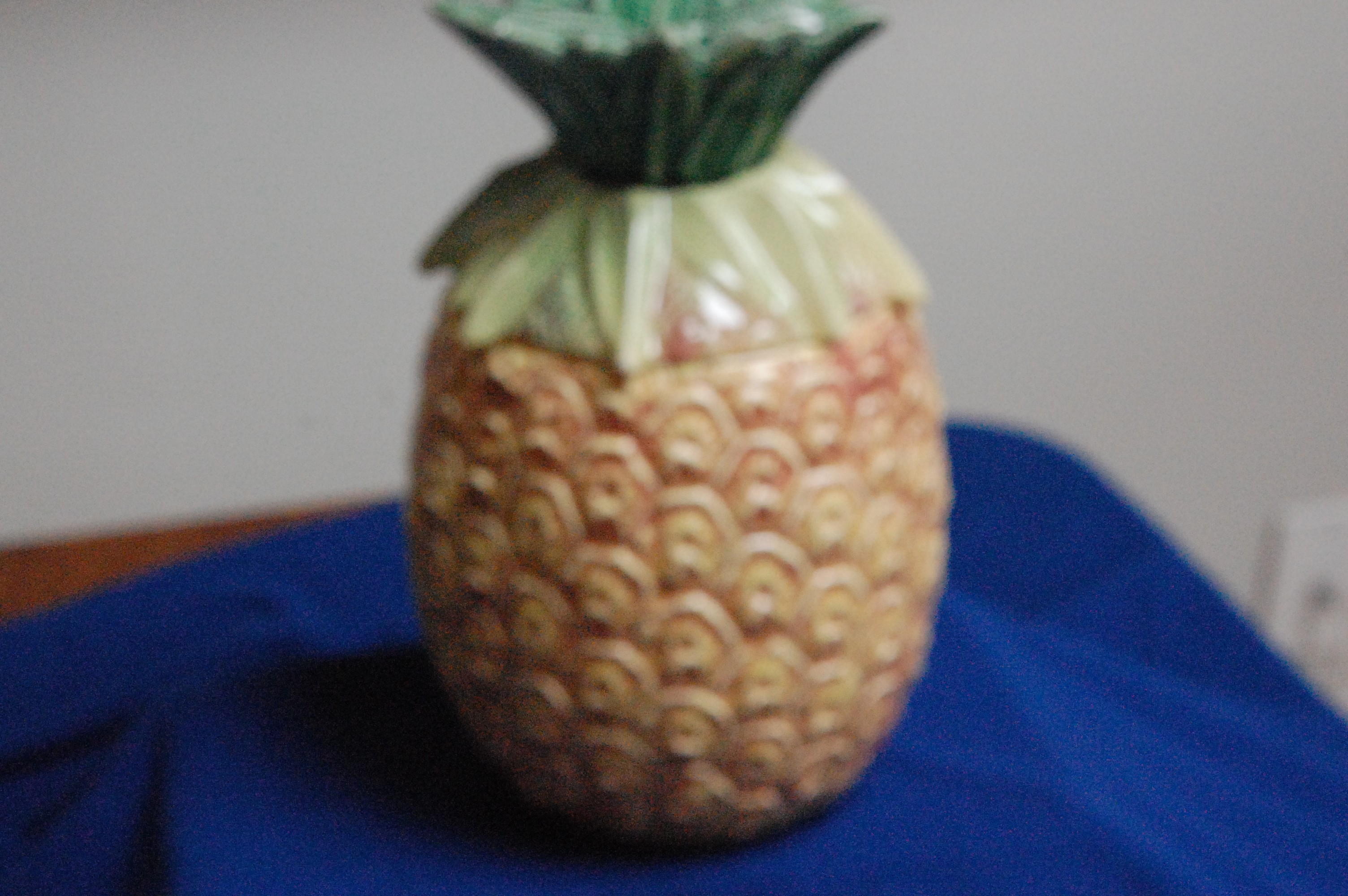Pineapple cookie jar top