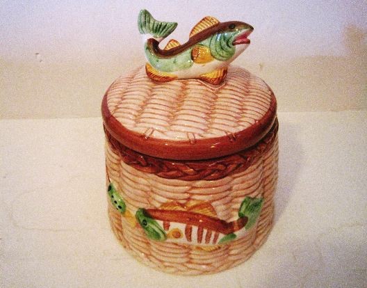 TIAWAN - Fish on Basket Cookie Jar