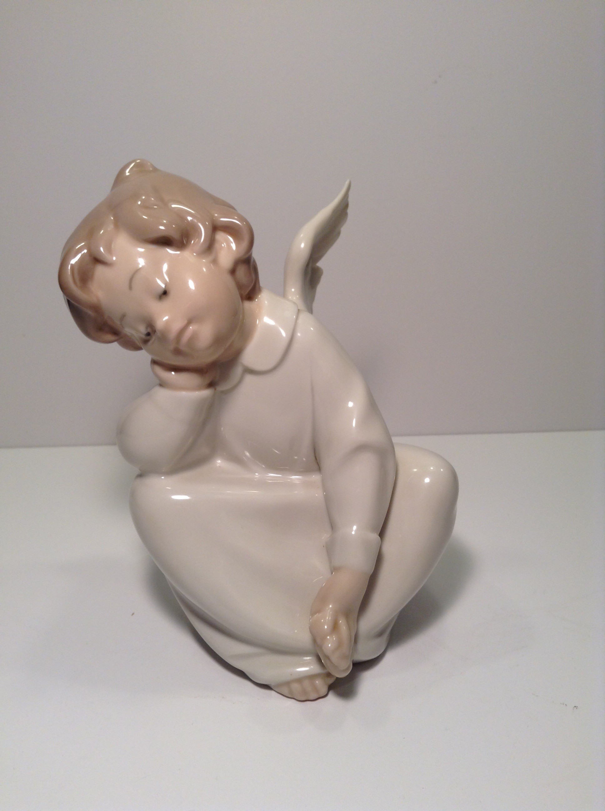 Lladro Angel Dreaming Number 4961