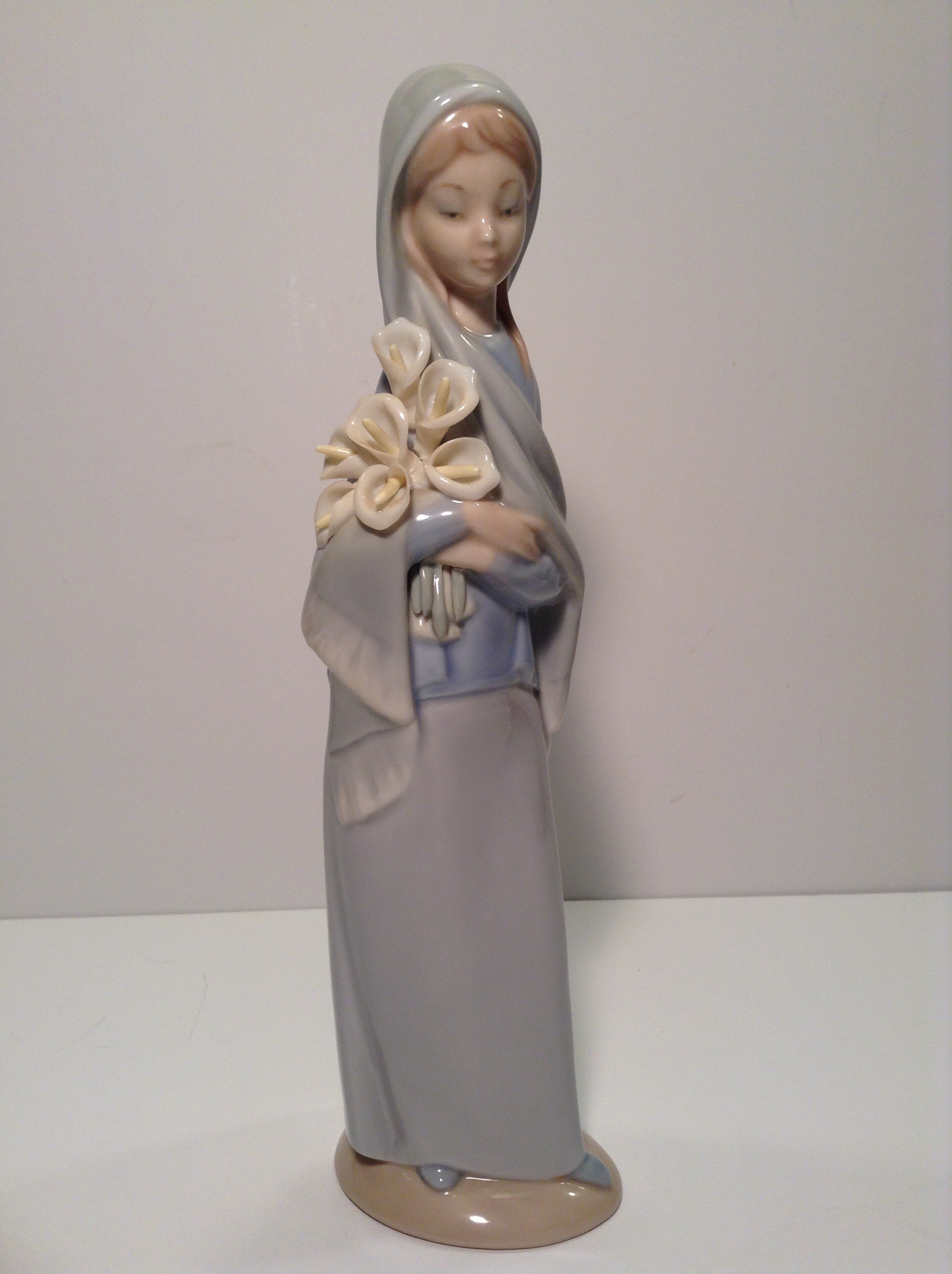 LLADRO GIRL WITH CALLA LILIES - 4650