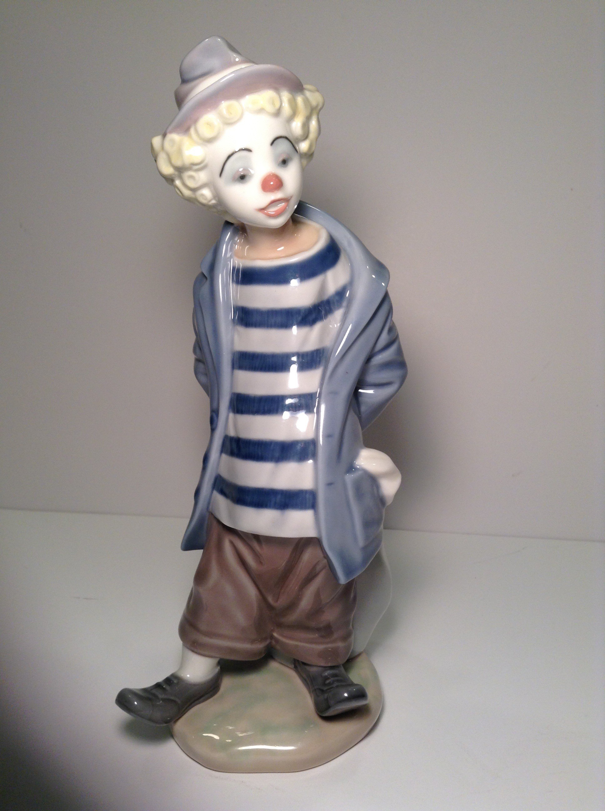 Retired Lladro Collectors Society 1986 Little Traveler Figurine #7602 with Box