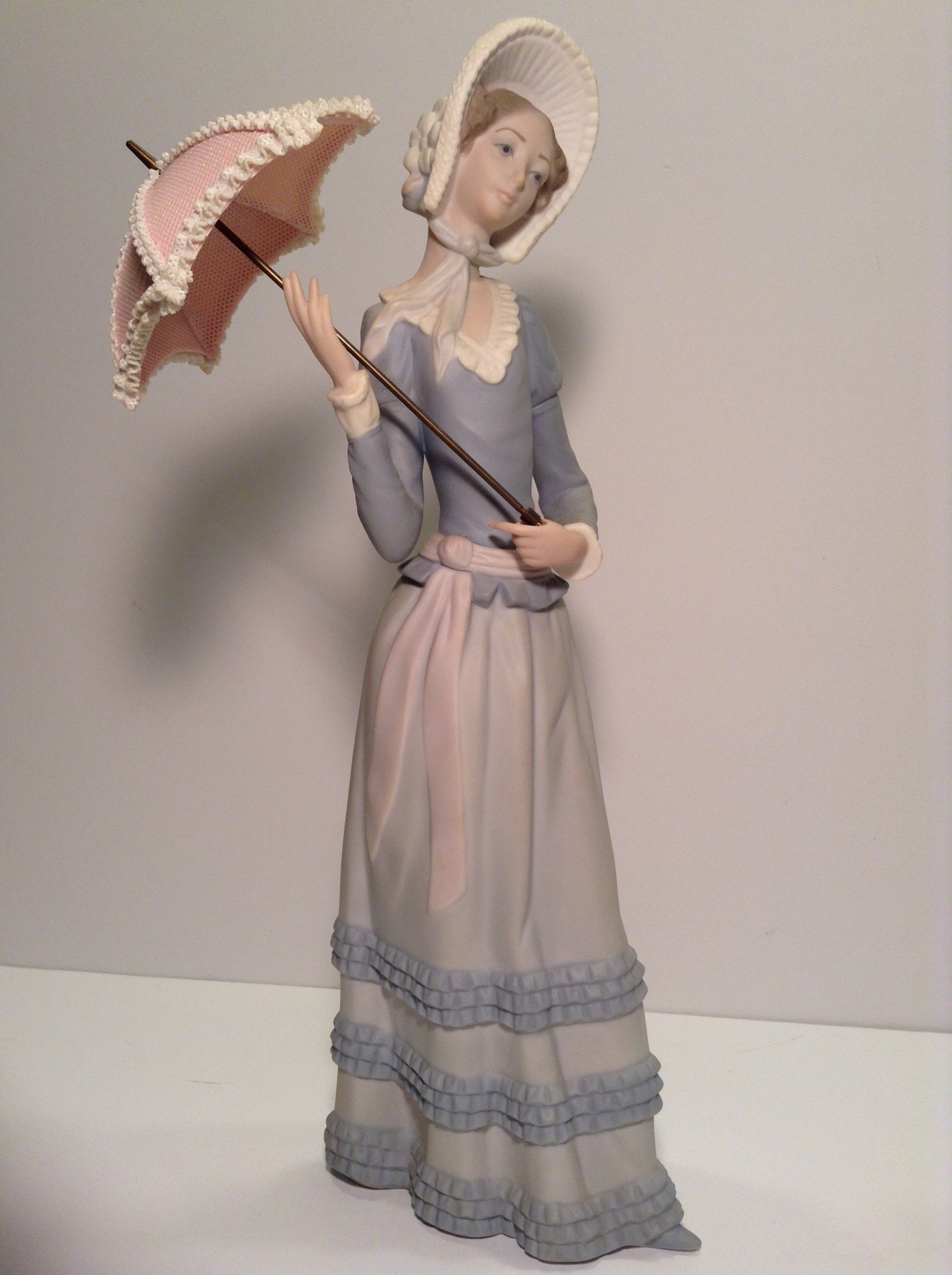 LLADRO ~ ARANJUEZ  ~ LITTLE LADY ~ Girl W/Umbrella number 4879