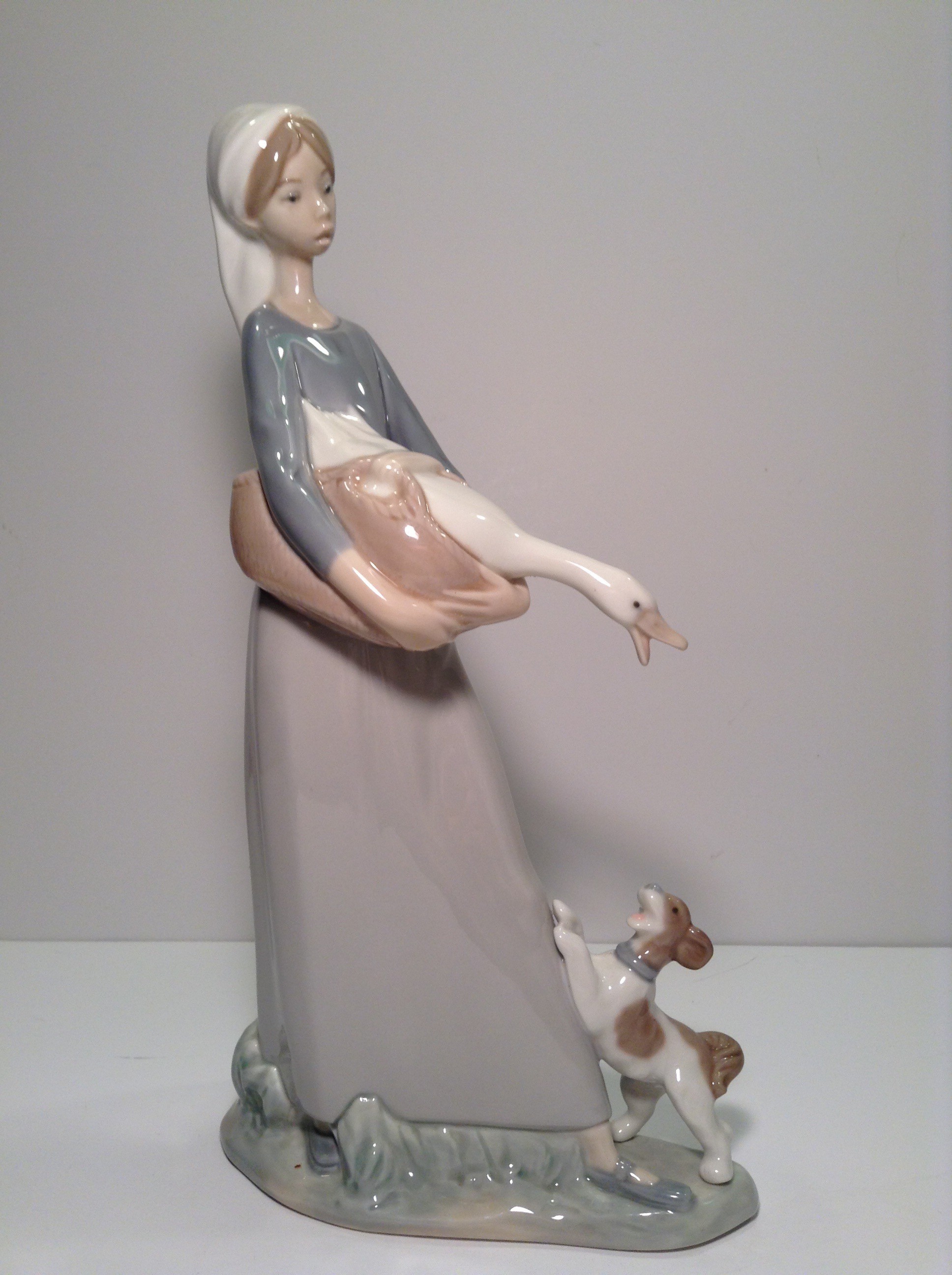 LLADRO GIRL WITH GOOSE AND DOG 1974 - NUMBER 4866