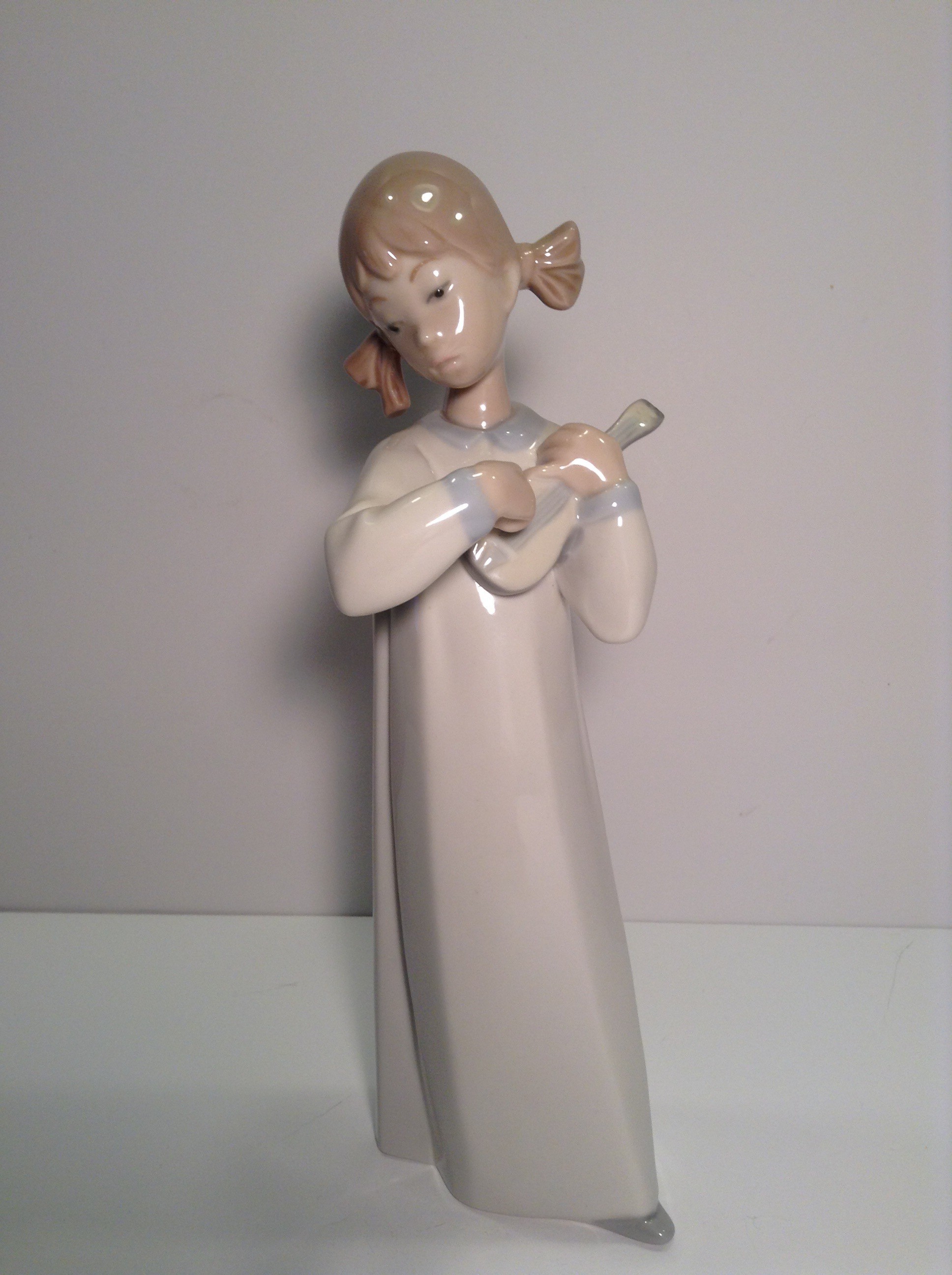 LLADRO GIRL WITH GUITAR - 4871