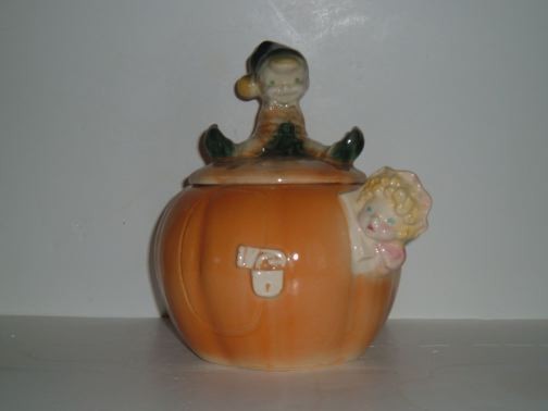 BRUSH - Peter Pumkin Eater w/lock on door W24 Cookie Jar